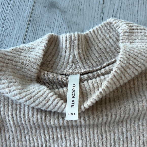 Super soft cropped turtleneck - Picture 3 of 3